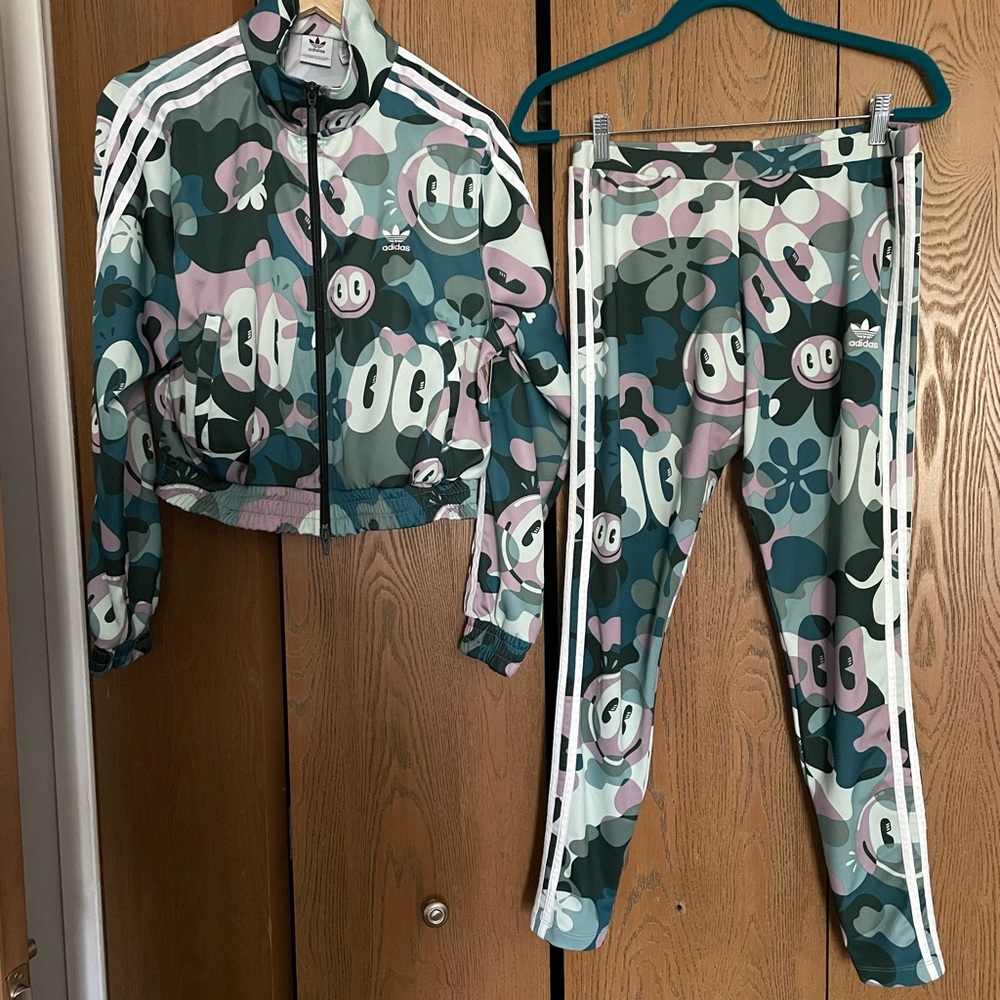 Adidas jogging suit